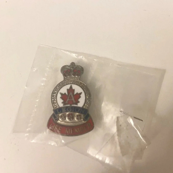 Vintage Lot of 10 Assorted Pins Canada Saskatoon Toronto Police Handcuffs Legion - Picture 16 of 16